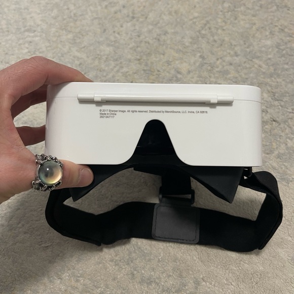 Like New One-Size Sharper Image VR Virtual Reality Headset Fits Most Cellphones - Picture 5 of 8